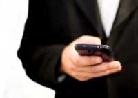 smartphone-mann-anzug