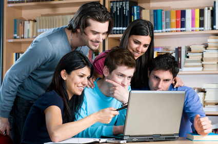 studenten-vor-laptop