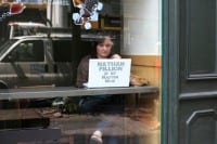 girl-laptop-dos-don'ts-online-dating