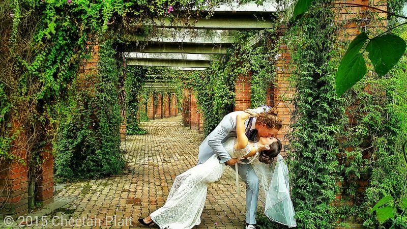Cheetah Platt Rhian Woodyard Akrobatenpaar Weltreise Hochzeit