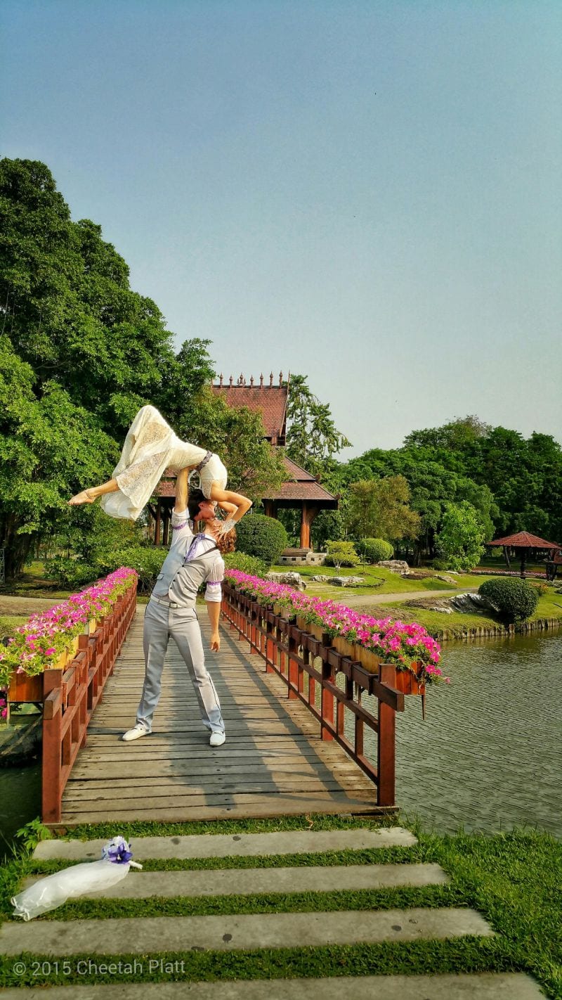 Cheetah Platt Rhian Woodyard Akrobatenpaar Weltreise Hochzeit