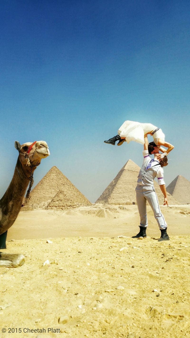 Cheetah Platt Rhian Woodyard Akrobatenpaar Weltreise Hochzeit