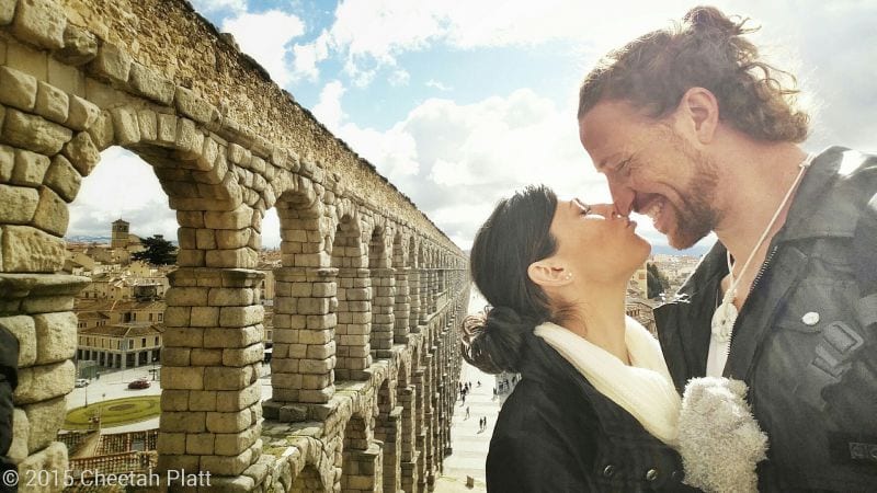 Cheetah Platt Rhian Woodyard Akrobatenpaar Weltreise Hochzeit