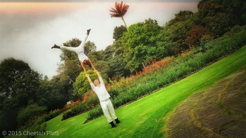 Cheetah Platt Rhian Woodyard Akrobatenpaar Weltreise Hochzeit