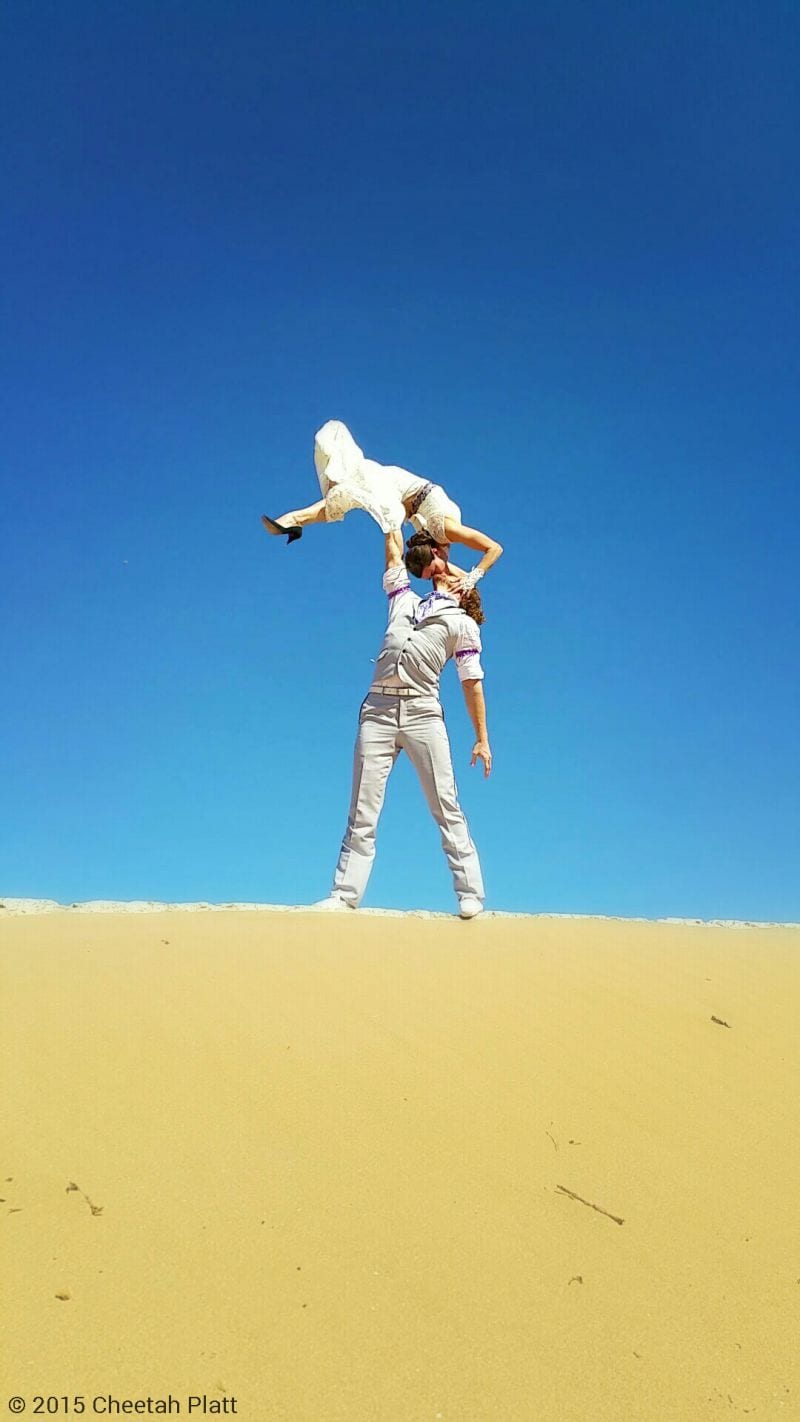 Cheetah Platt Rhian Woodyard Akrobatenpaar Weltreise Hochzeit