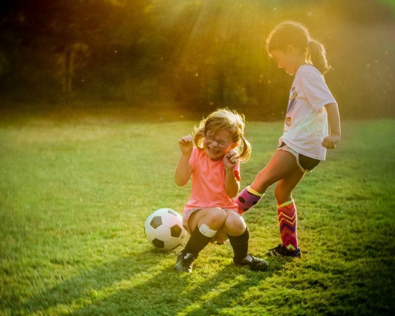 Mädels spielen Fußball