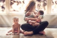 Breastfeeding-Mütter stillen ihre Babys Bild 2