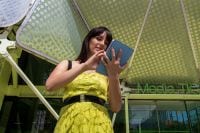 Enric Fradera Frau Kleid iPad1