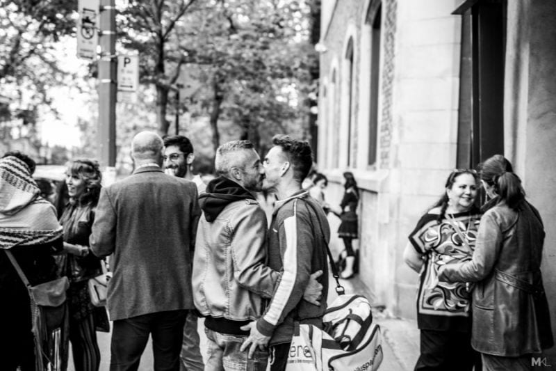 Mikaël Theimer Knutschen ÖffentlichkeitMikaël Theimer Knutschen Öffentlichkeit