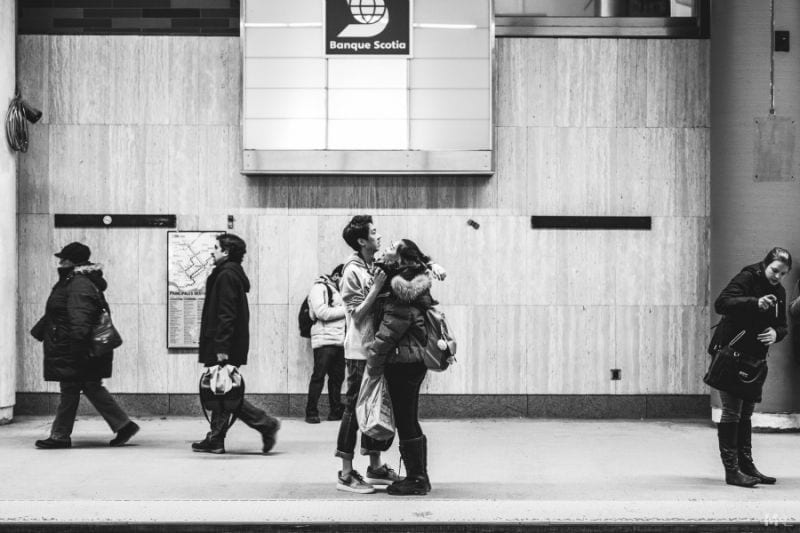 Mikaël Theimer Knutschen Öffentlichkeit