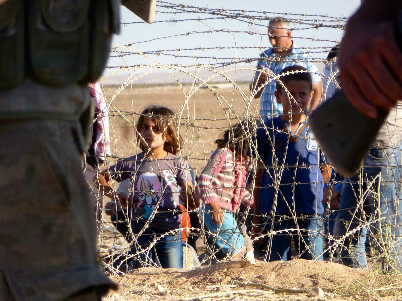 Balkanroute Flüchtlinge Kinder hinter Grenzzaun