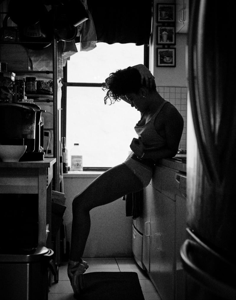 Photos Of Dancers In Their Own Homes Frau in Bad