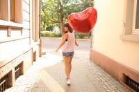 Alina Schröder Luftballon Sex Liebe Zeitjung Interview