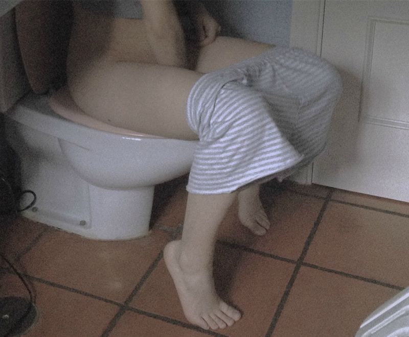 buch pics gelöschte Bilder von Instagram Frau Toilette pinkeln