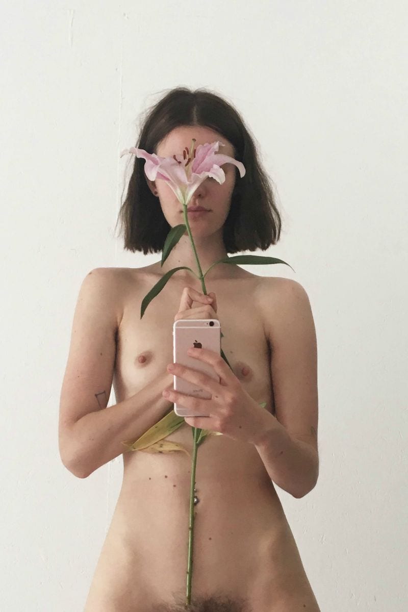 buch pics gelöschte fotos von insta frau nackt blume handy