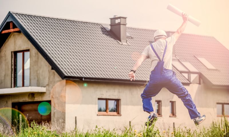 Mann freut sich über Ausbildung