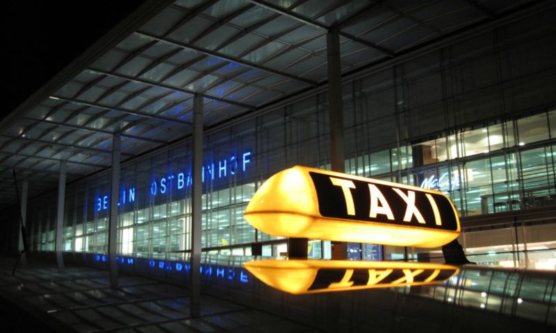 Taxi vor Hauptbahnhof