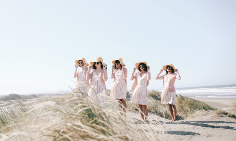 Diane Villadsen 5 of a kind Fotografie 5 Frauen gleiche Outfits