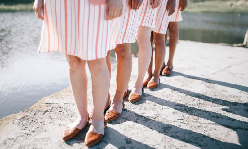 Diane Villadsen 5 of a kind Fotografie 5 Frauen gleiche Outfits