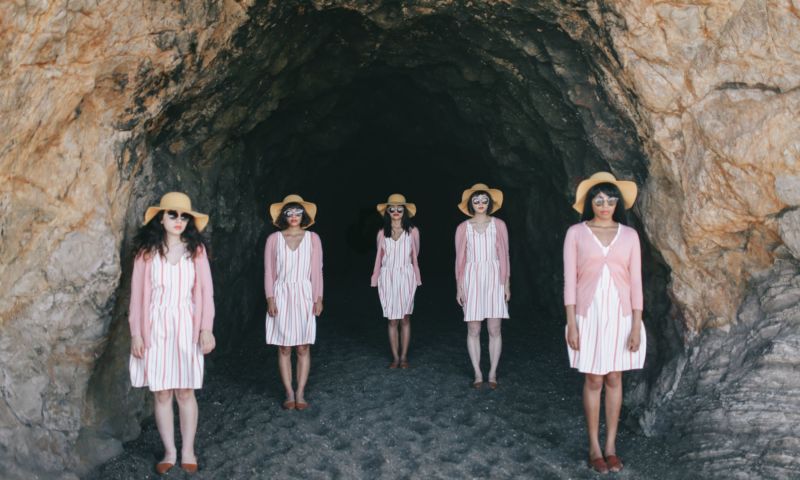 Diane Villadsen 5 of a kind Fotografie 5 Frauen gleiche Outfits