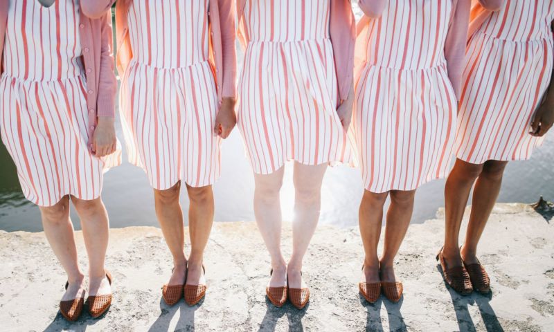 Diane Villadsen 5 of a kind Fotografie 5 Frauen gleiche Outfits