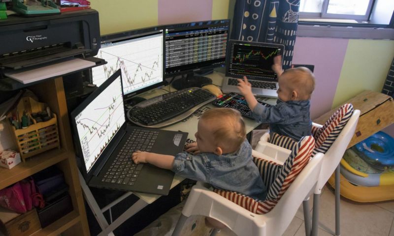 Babys Aktien studieren Büroarbeit Computer
