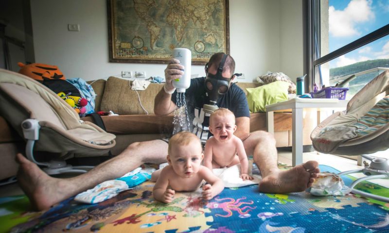 Gasmaske Babys waschen saubermachen