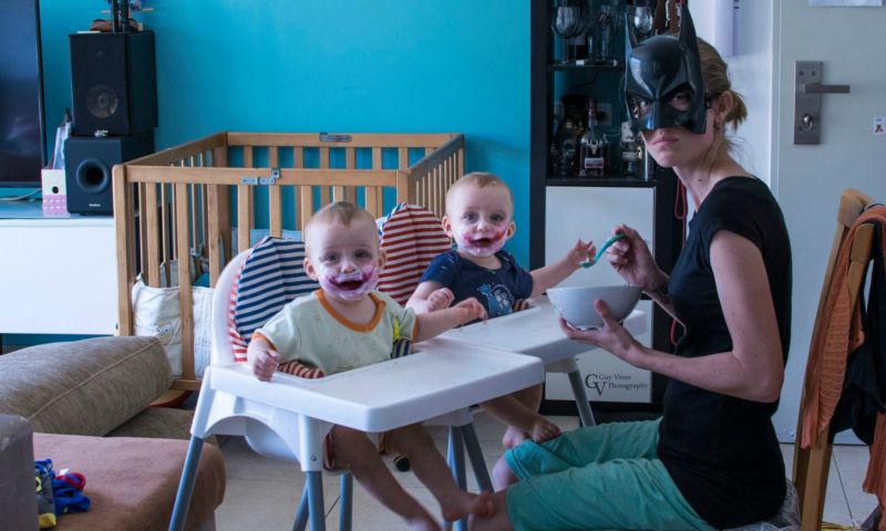 Batman Babys füttern