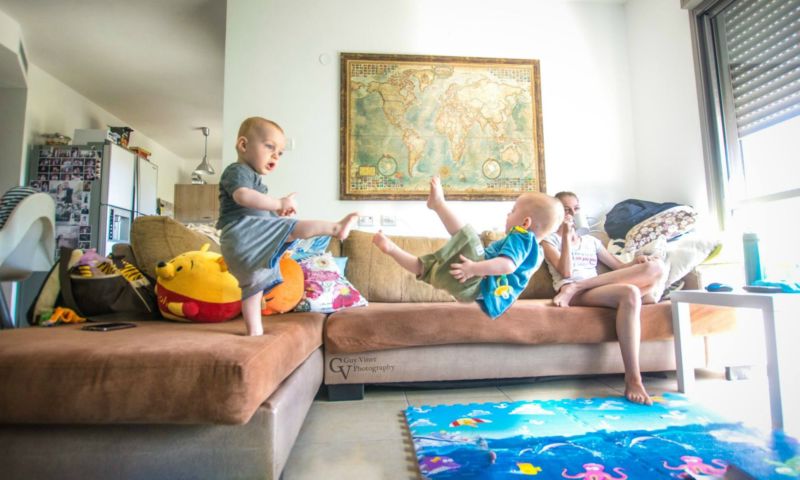 Babys Kung Fu Fliegen