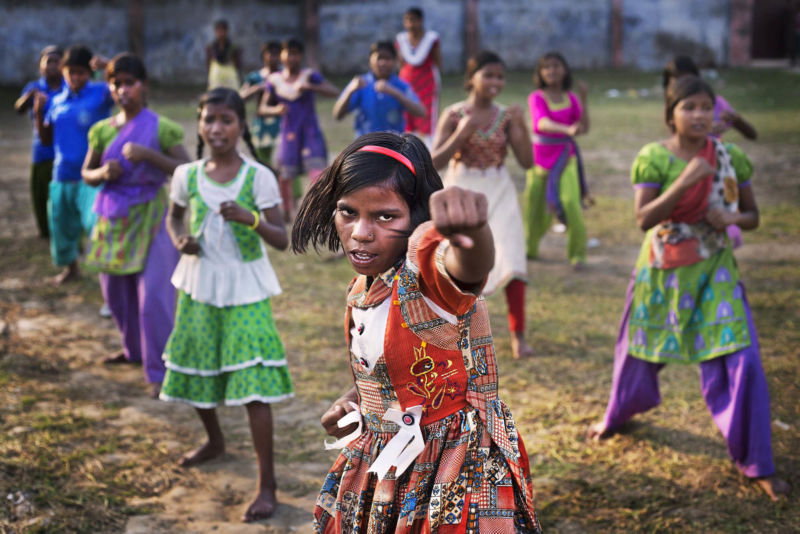 Mädchen Indien Kampfsport Bunt Kleider Kleidung