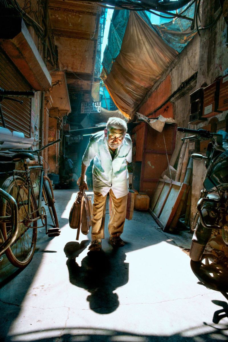 Alter Mann Inder Licht Schatten Koffer