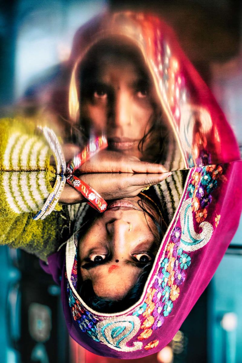 Mädchen Indien Tradition Gewand Spiegel Tisch