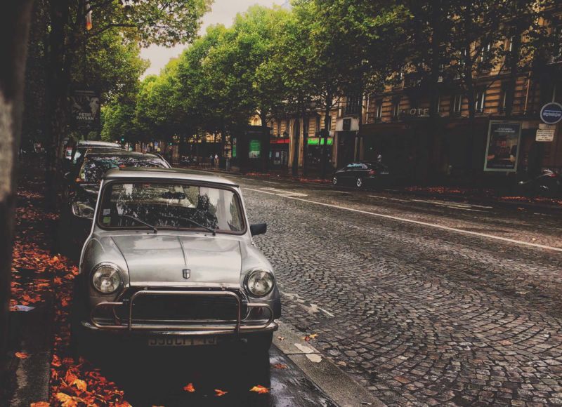 Straße Herbst parkende Autos