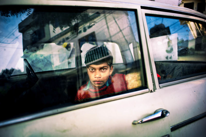 Indien Junge Auto Fenster Blick