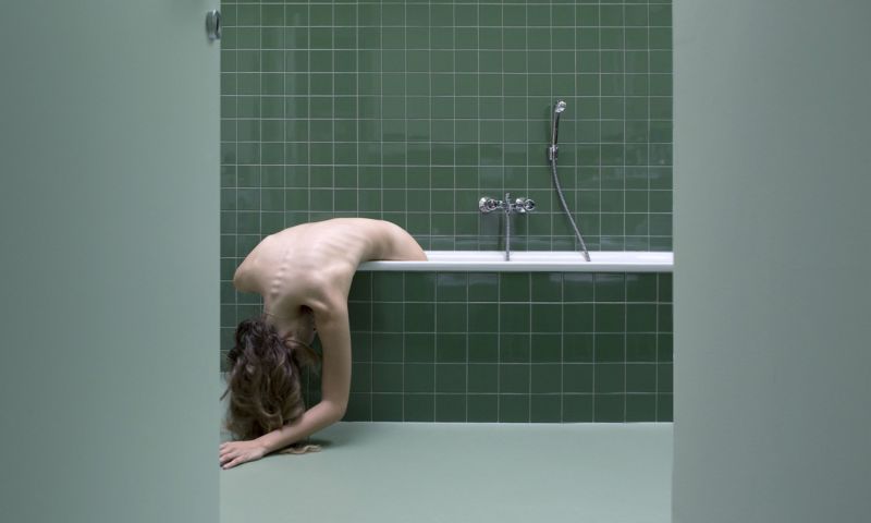 Frau Badezimmer Nackt Badewanne Fliesen Grün Rücken