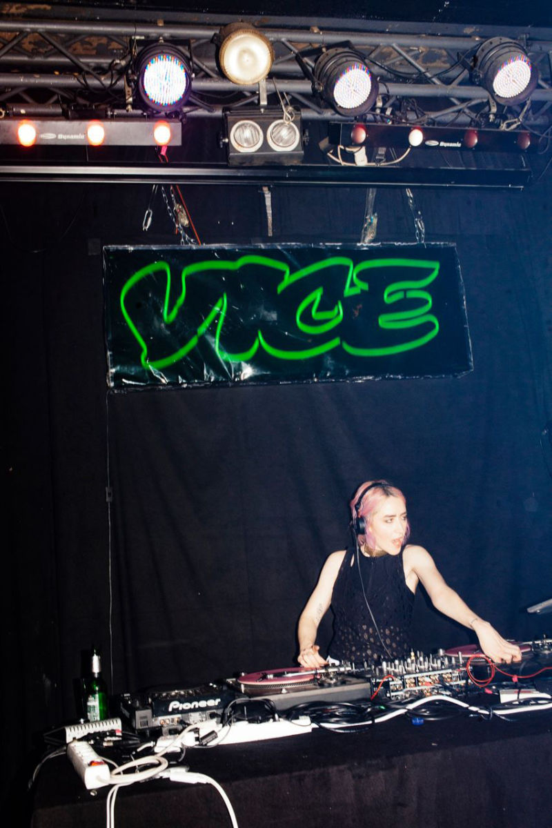 Dj VICE Party Tanzen Musik Frau Bühne