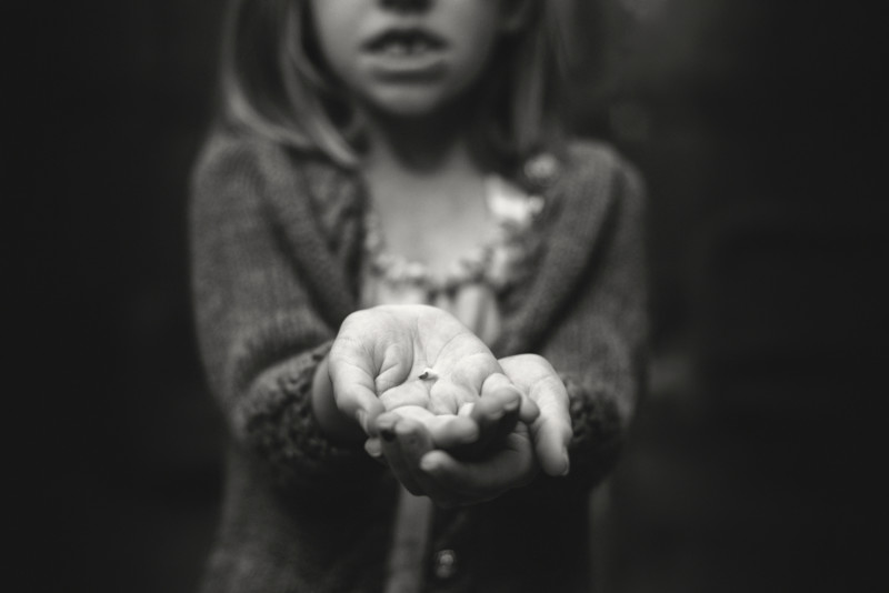 Mädchen Zähne Hände Image Erwachsenwerden Milchzähne