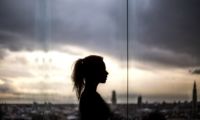 Frau Silhouette Zopf Schwarz Wolken Himmel Stadt Liebe Affäre Beziehung
