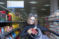 Klauen Supermarkt Lebensmittel Spenden Arbeitsbedingungen fair Kampagne Ausbeutung Konsum Grundrechte