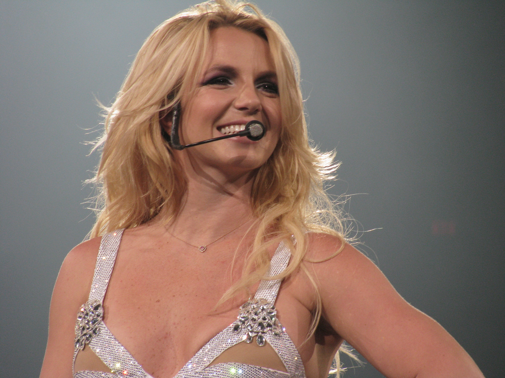 Sparkasse Gewinnspiel Britney Spears Carlos Santana
