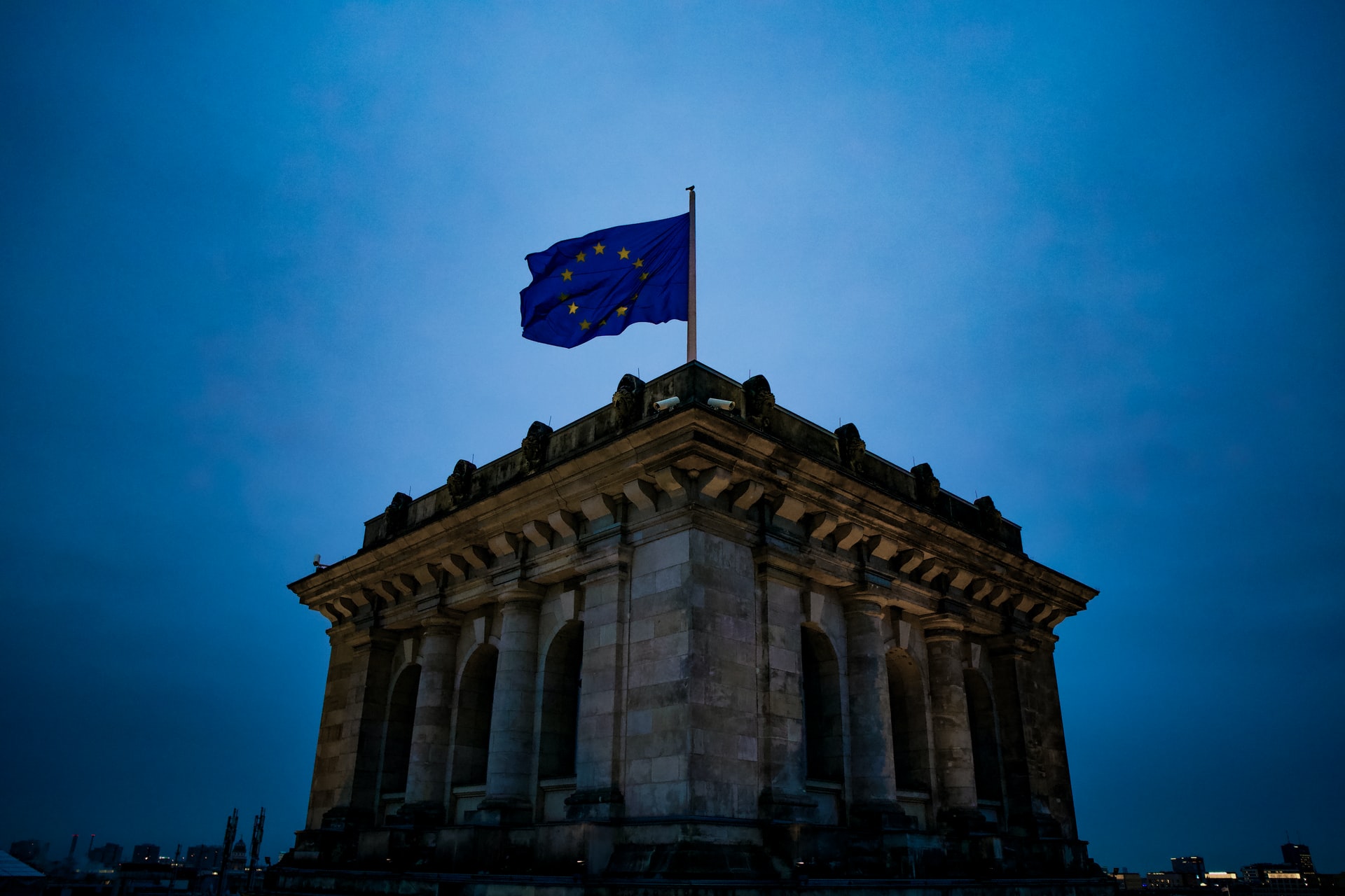 Die Europa-Flagge auf dem Deutschen Reichstag