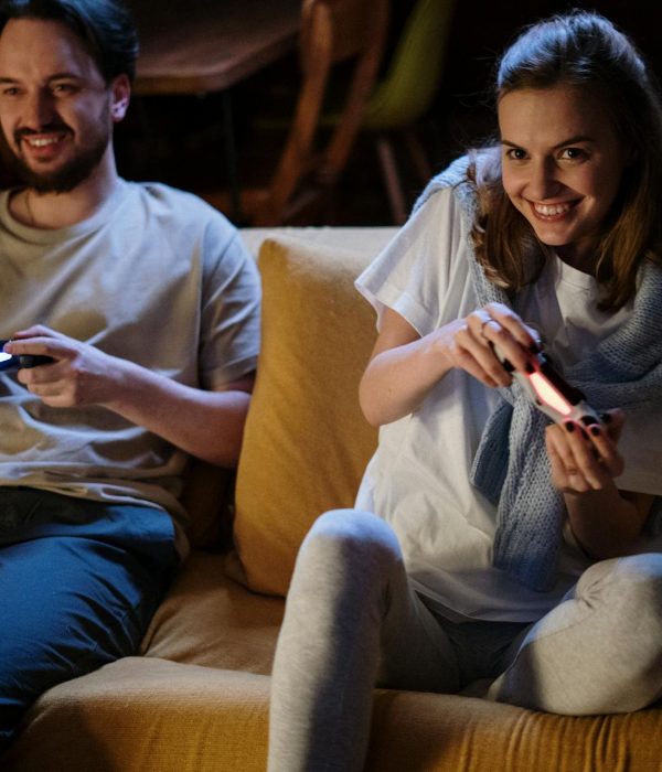 Paar spielt Videospiele