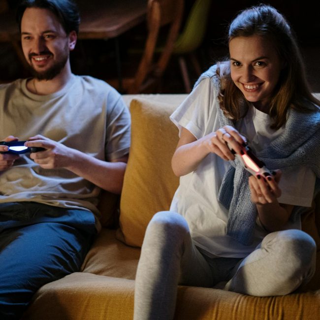 Paar spielt Videospiele