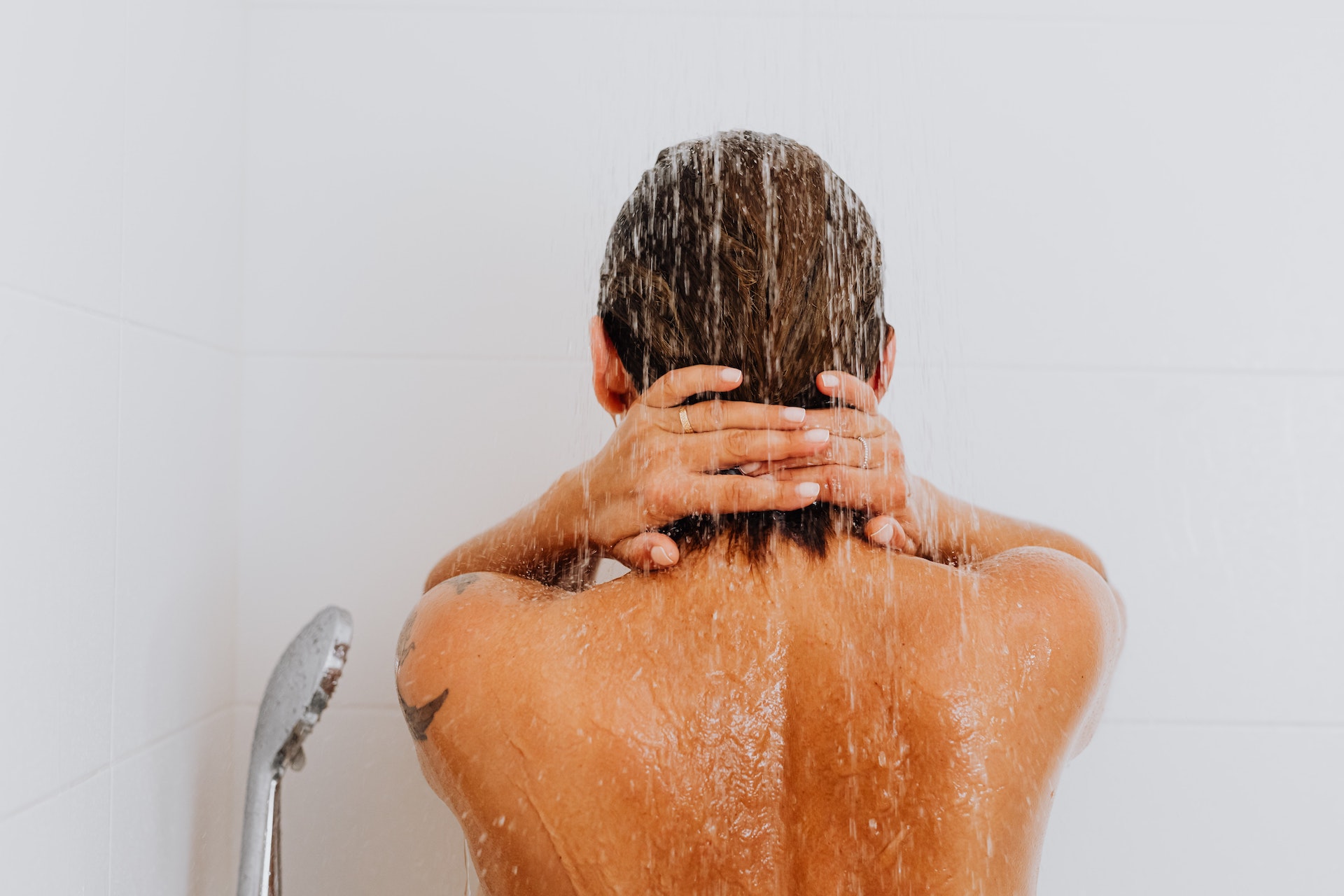 Wie oft und wie lange sollte man wirklich duschen? Bild: Pexels