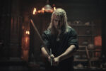 The Witcher: Geralt von Riva hält ein Schwert in der Hand. Bild: Jay Maidment/NETFLIX