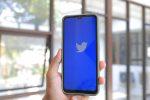 Handy mit Twitter-App