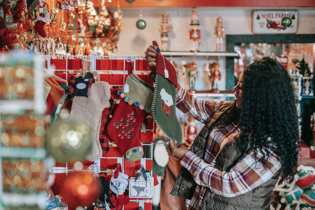 Jedes Jahr sind die ersten Adventskalender zur selben Zeit in den Läden - und jedes Mal tun wir so, als wäre es noch früher als im Vorjahr. (Bild: © Pexels)