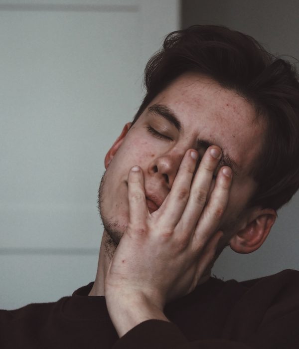 Der Mangel an Sonnenlicht und die niedrigen Temperaturen im Winter führen bei vielen zu einer saisonalen Depression, auch „Winterdepression“ genannt. Doch es gibt Mittel dagegen. Bildquelle: Unsplash