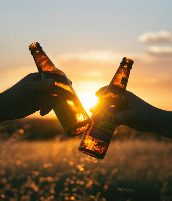 Anstoßen mit Bier