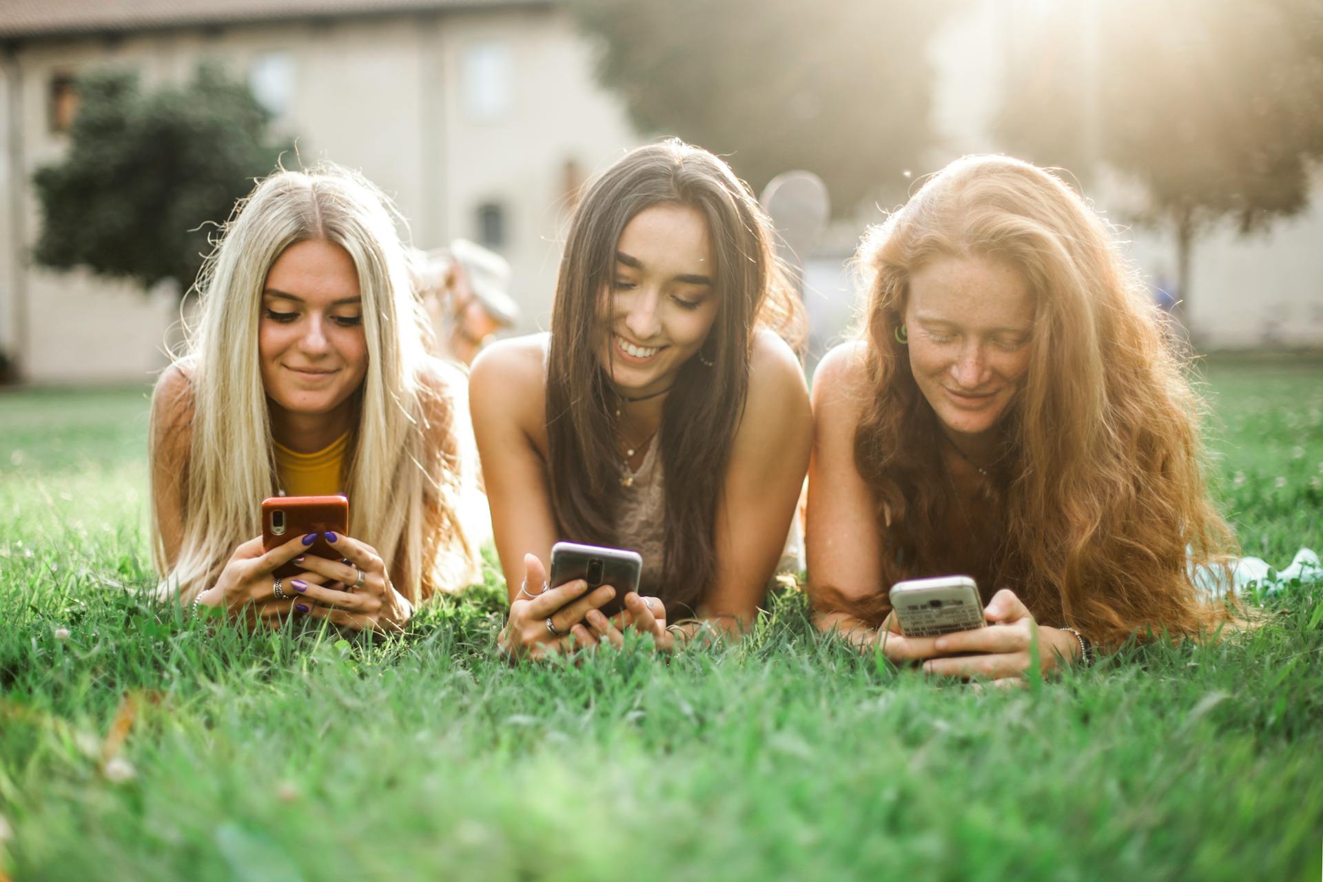 Das Handy ist fester Bestandteil im Leben vieler junger Menschen. © Pexels